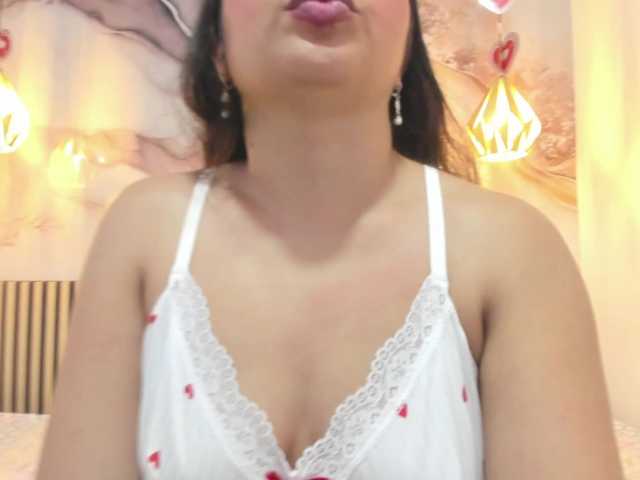 EvelynSweet's BongaCams show and profile