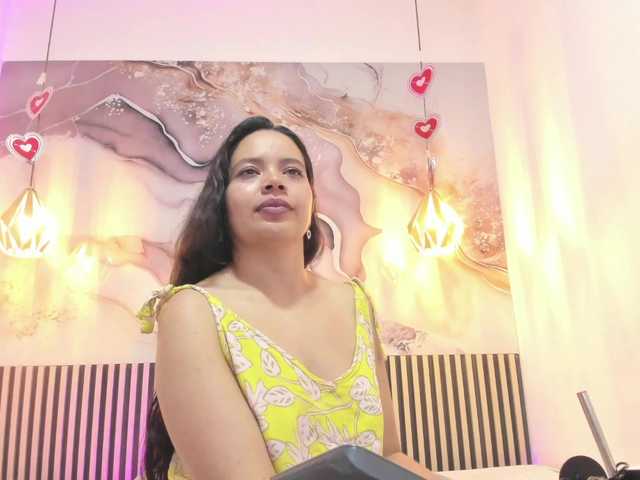 EvelynSweet's BongaCams show and profile