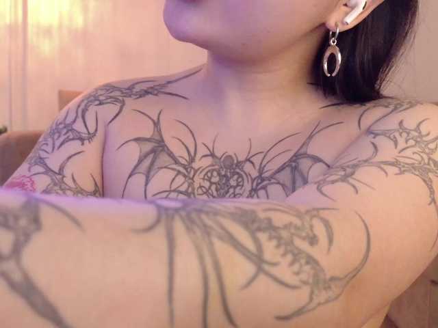 Yuriko-May's BongaCams show and profile