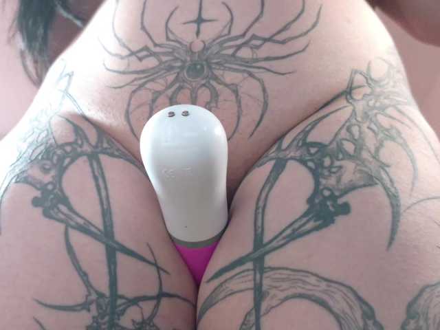 Yuriko-May's BongaCams show and profile