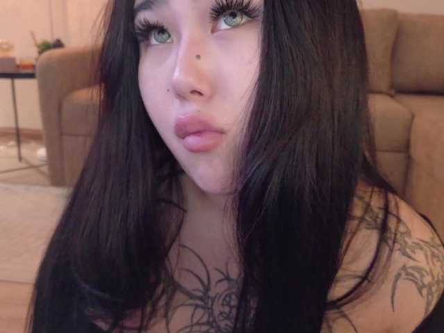 Yuriko-May's BongaCams show and profile