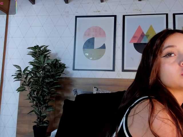 MiaKay es otra camgirl española por descubrir