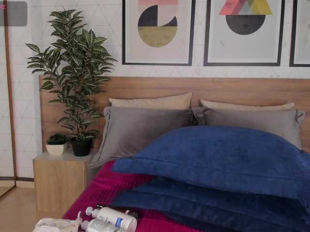 MiaKay's BongaCams show and profile