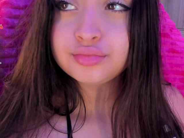 MiaKay webcam
