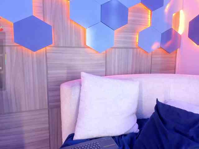 MiaKay webcam