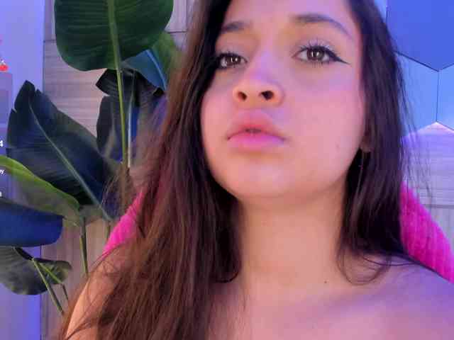 MiaKay webcam