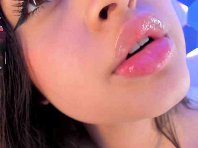 MiaKay webcam