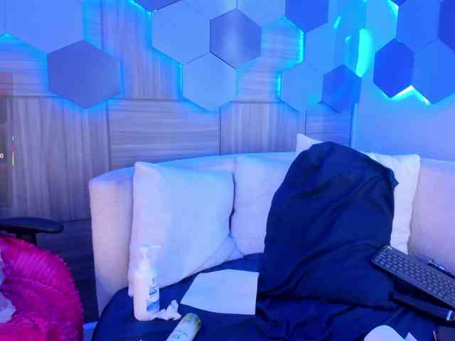 MiaKay webcam