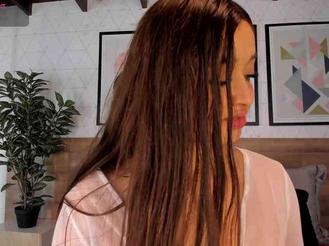 MiaKay webcam