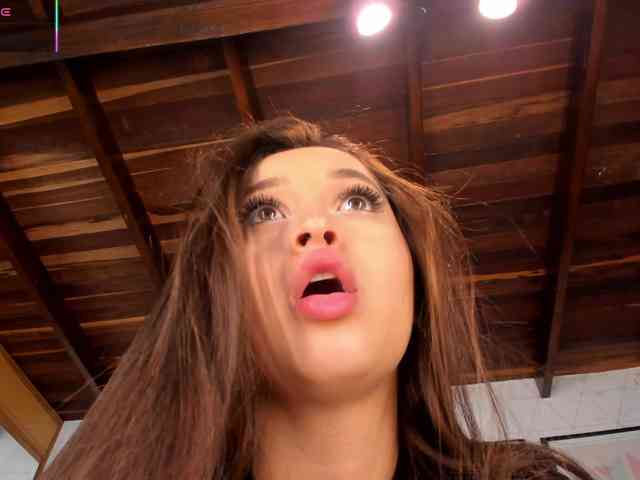 MiaKay webcam