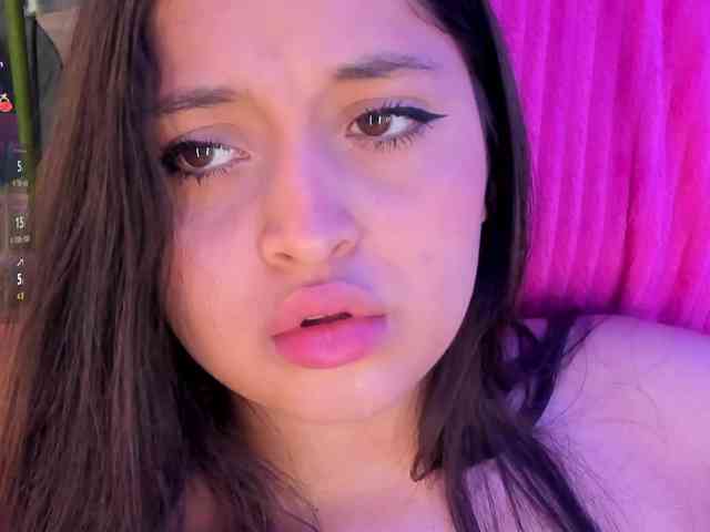 MiaKay webcam