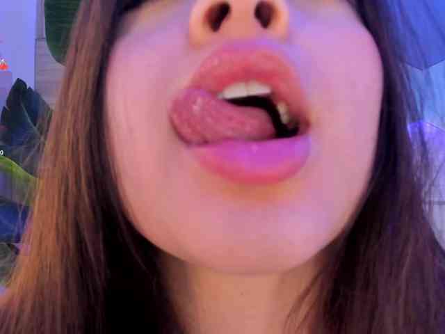 MiaKay webcam