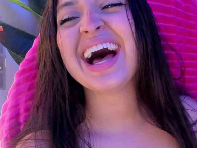 MiaKay webcam