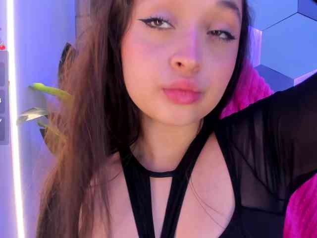 MiaKay webcam