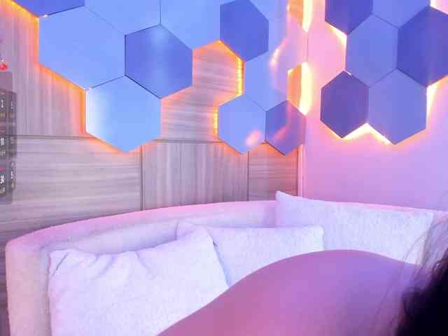 MiaKay webcam