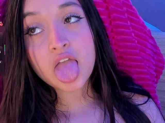 MiaKay webcam