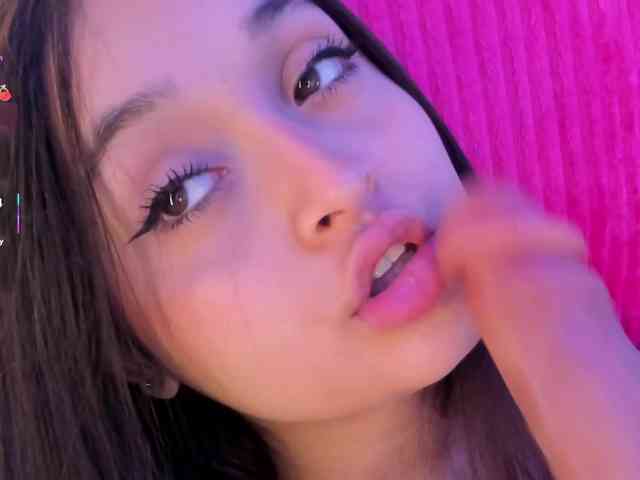 MiaKay webcam