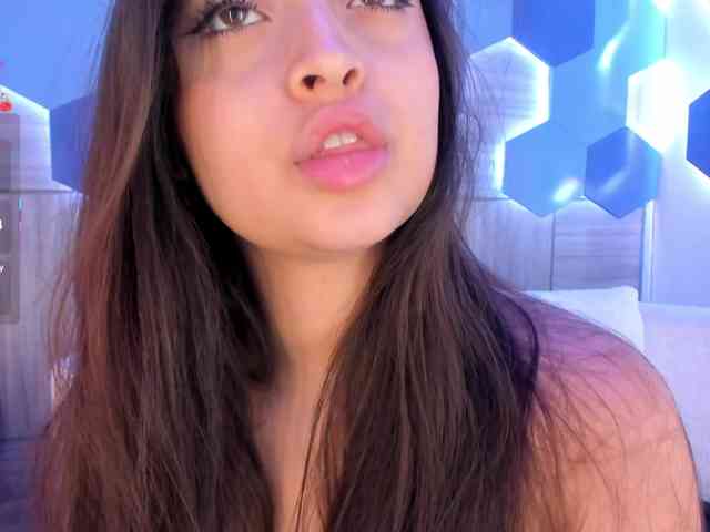 nude amateur MiaKay