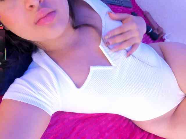 MiaKay webcam