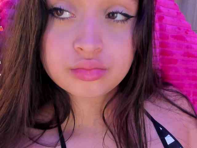 MiaKay webcam