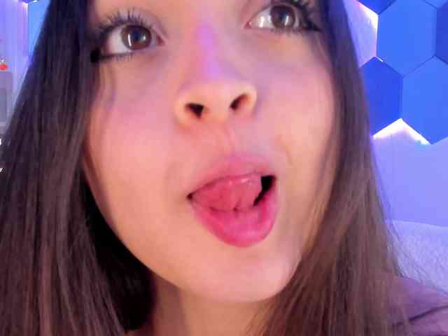 MiaKay webcam