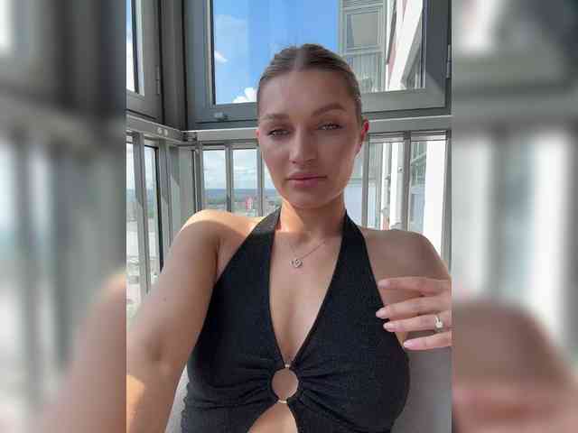 naked live chat Manymoney1