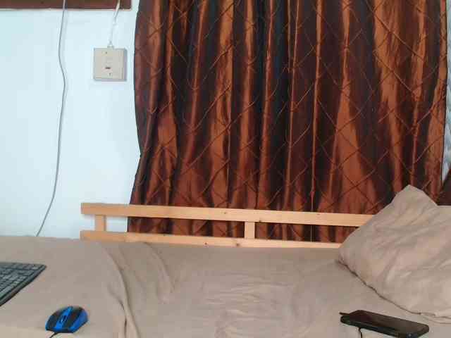 KinkyP696 webcam