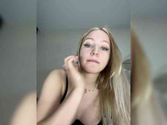 BLONDINO4KA Live Webcam on BongaCams
