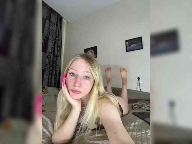 BLONDINO4KA webcam