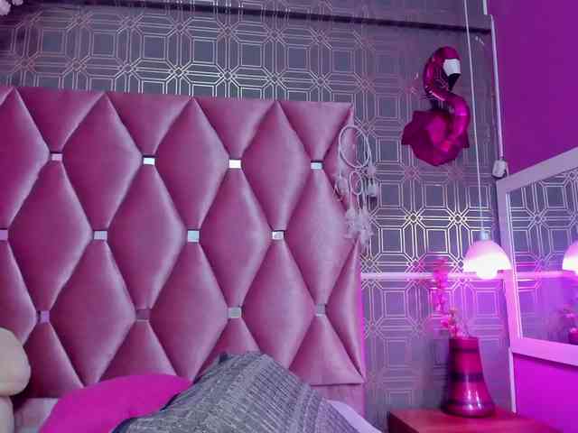 LILLYDAVISS Live Webcam on BongaCams