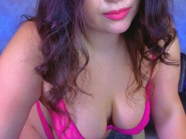 AfinaLin's BongaCams show and profile