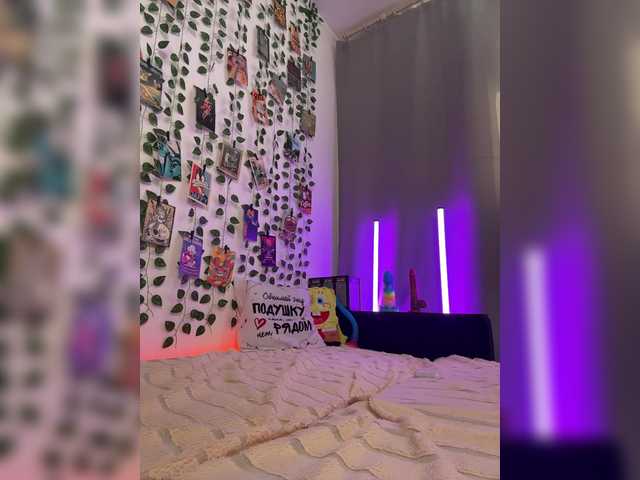 krisskiss21's BongaCams show and profile