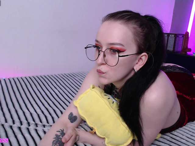 krisskiss21's BongaCams show and profile