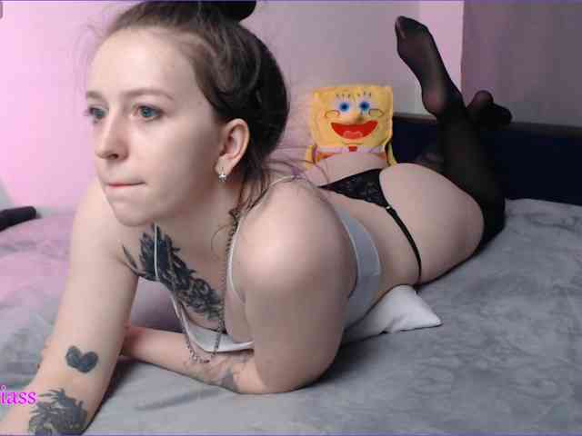 krisskiss21 Live Webcam on BongaCams