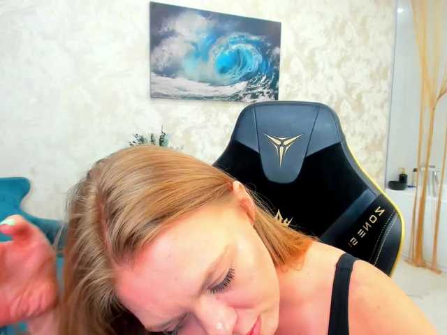 Strawberrye's BongaCams show and profile