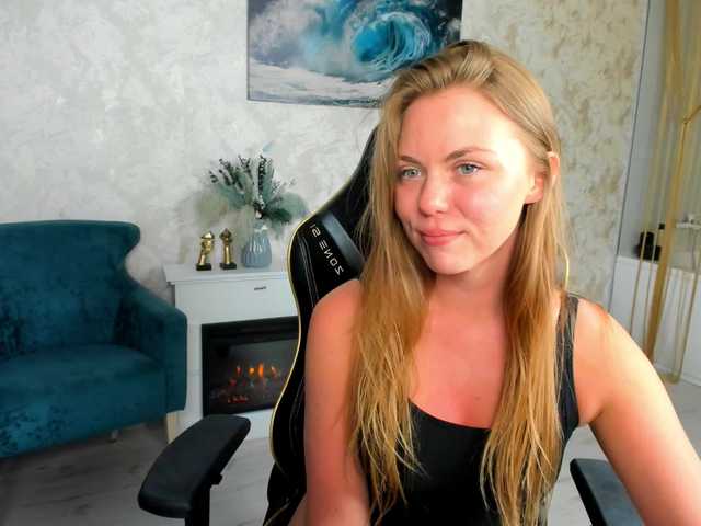 Strawberrye's BongaCams show and profile