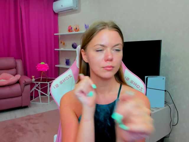 Strawberrye's BongaCams show and profile