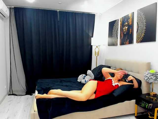 Strawberrye's BongaCams show and profile