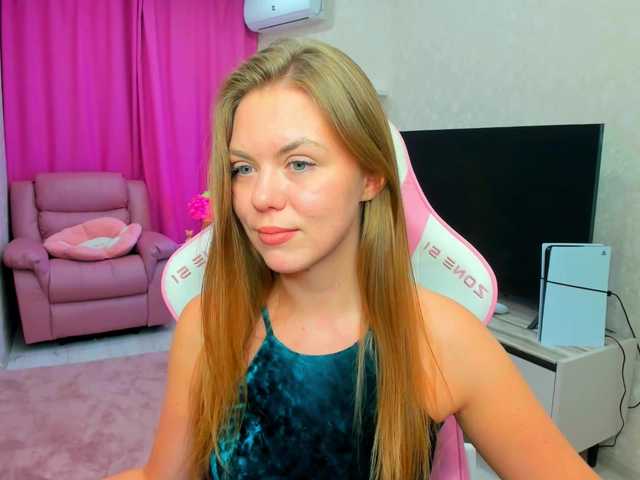 Strawberrye's BongaCams show and profile