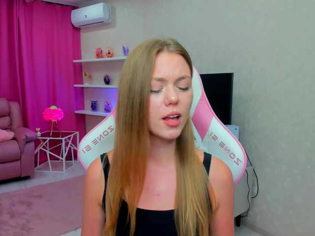 Strawberrye's BongaCams show and profile