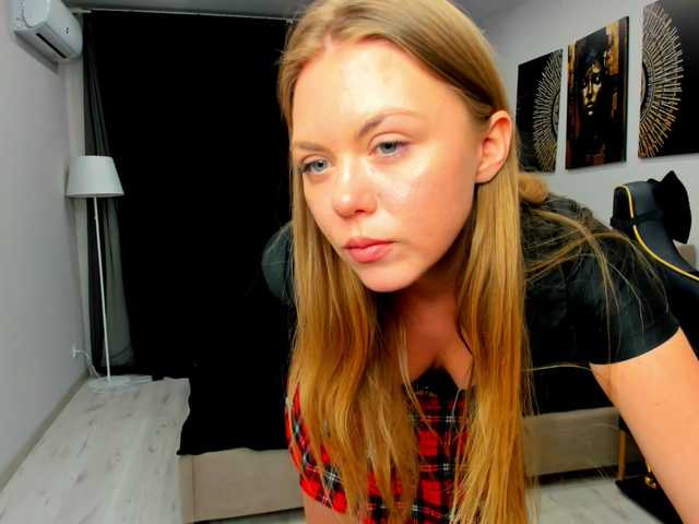 Strawberrye's BongaCams show and profile