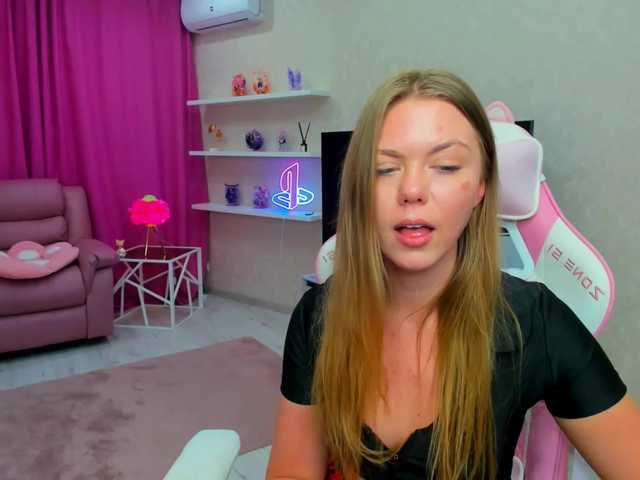 Strawberrye's BongaCams show and profile