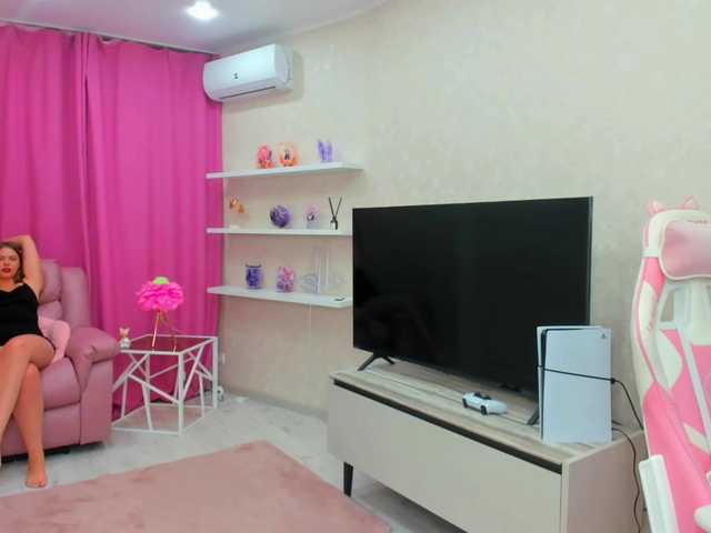 Strawberrye's BongaCams show and profile