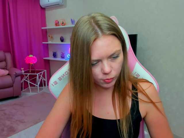 Strawberrye's BongaCams show and profile