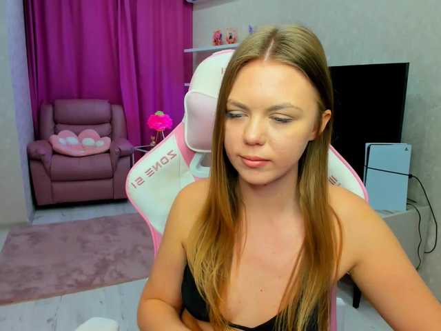 Strawberrye's BongaCams show and profile