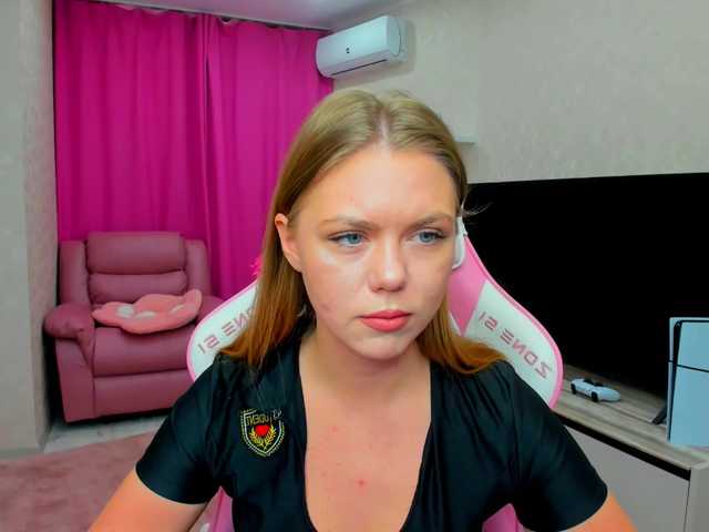 Strawberrye's BongaCams show and profile