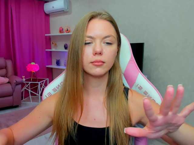 Strawberrye's BongaCams show and profile