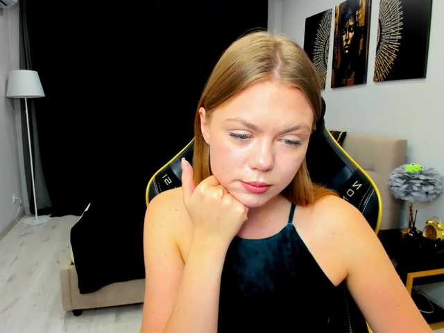 Strawberrye's BongaCams show and profile