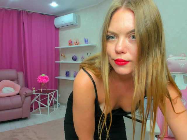 Strawberrye's BongaCams show and profile