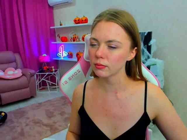 Strawberrye Live Webcam on BongaCams